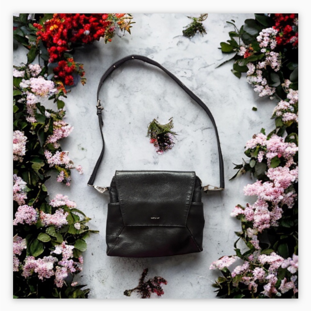 Matt & Nat Black Crossbody Bag- Black - Vegan Leather 🖤VGUC Med Sz🖤☀️